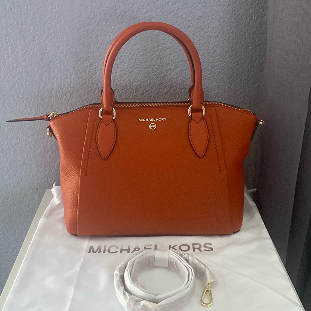 ⭐️ SOLD⭐️ Michael Kors Sienna Medium